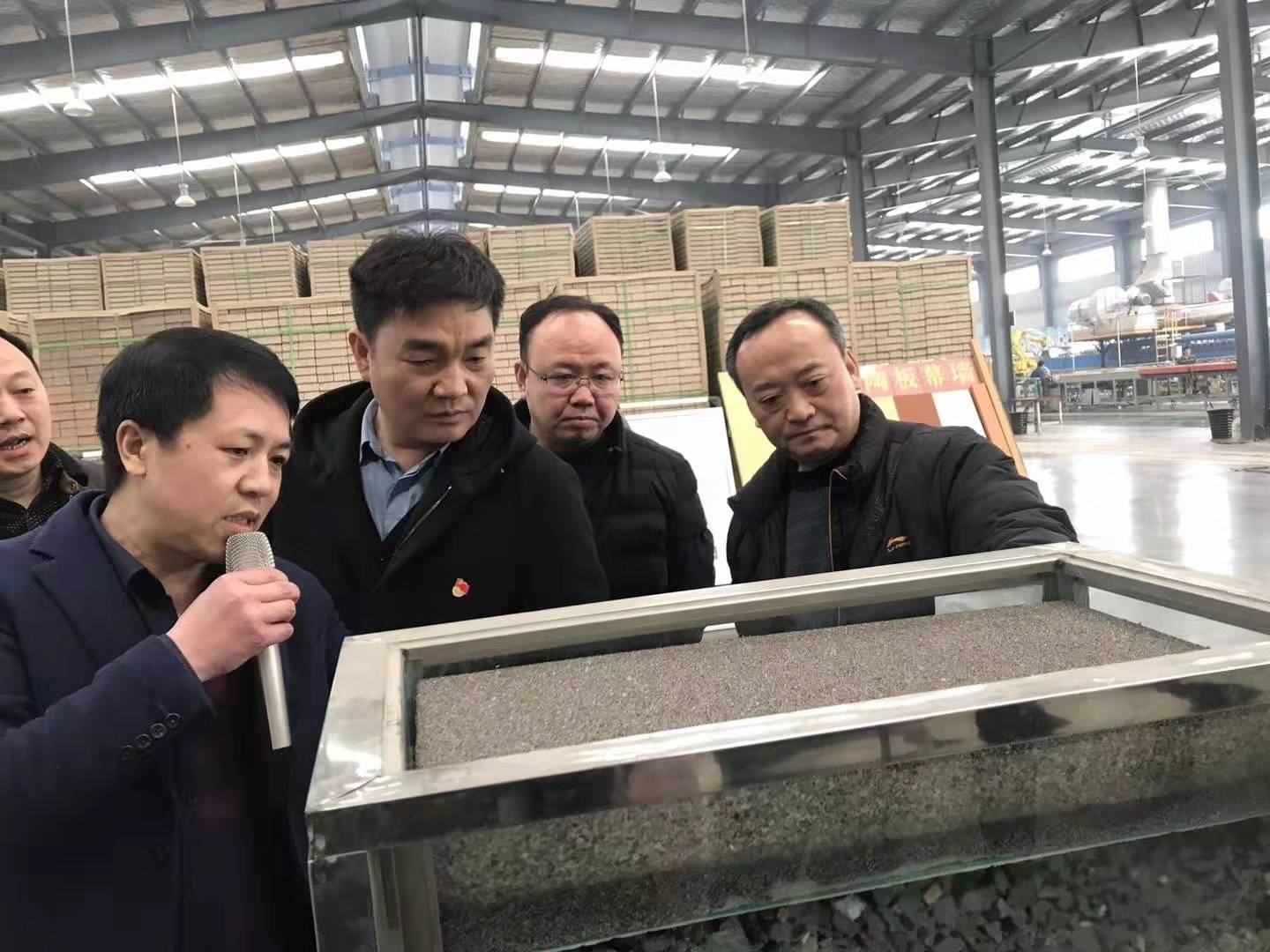 修武縣委常委，縣政府常務副縣長千懷貴眾光公司考察調研